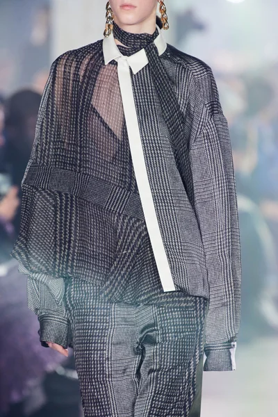 Look 49